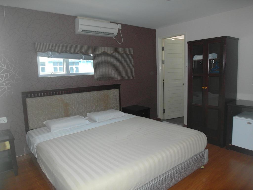 Dragon Inn Miri Room photo